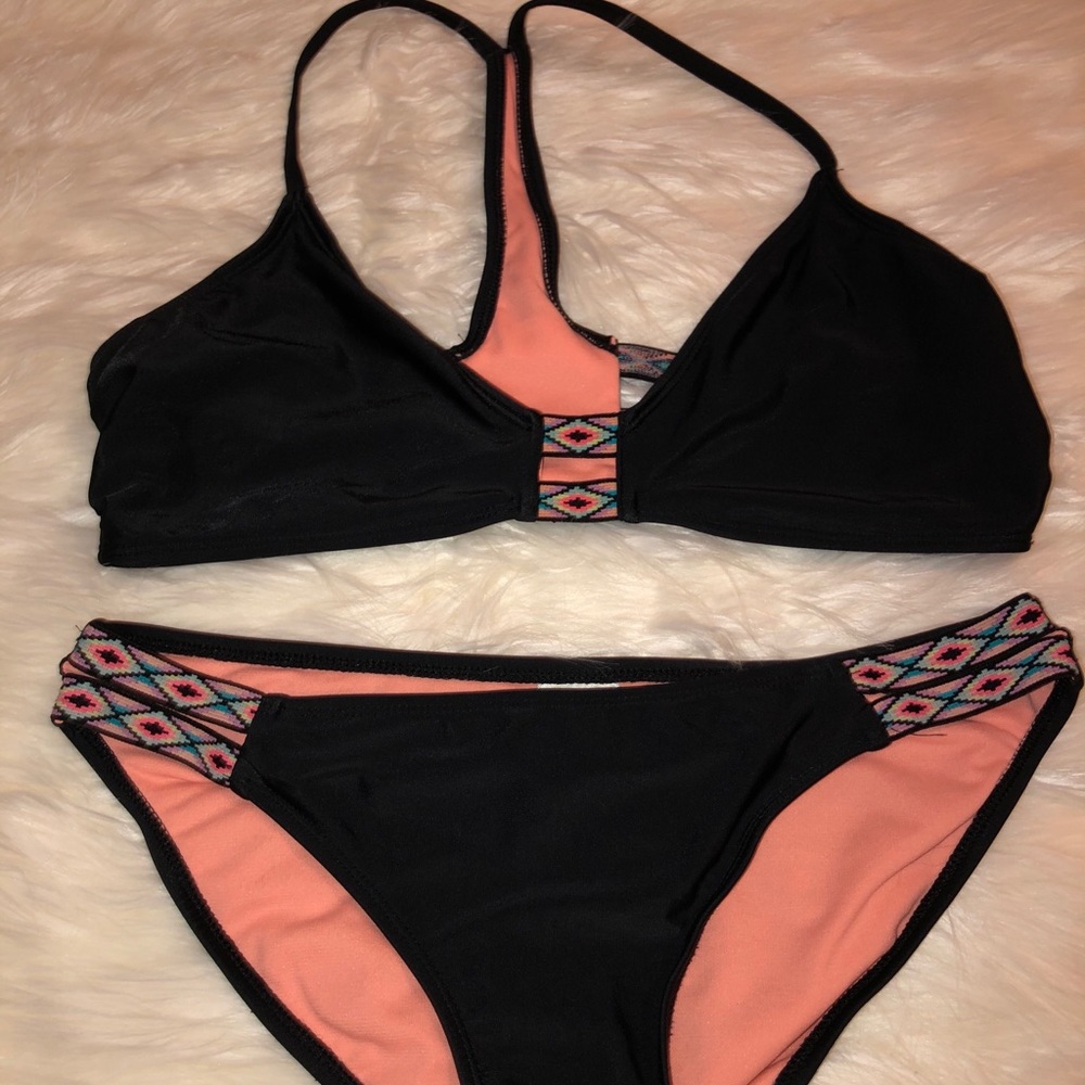 Target swimsuit top size L and bottoms size M!
